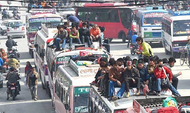 Around 100 thousand people leave Kathmandu Valley daily for home